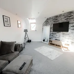 Spacious 2 Bed 800 Metres From The Bournemouth